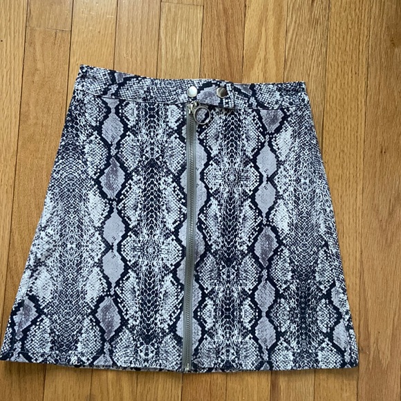 Snakeskin skirt- never worn - Picture 1 of 2